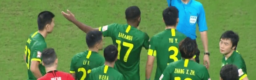  德甲裁判判罚引发争议，VAR技术改变比赛走向  