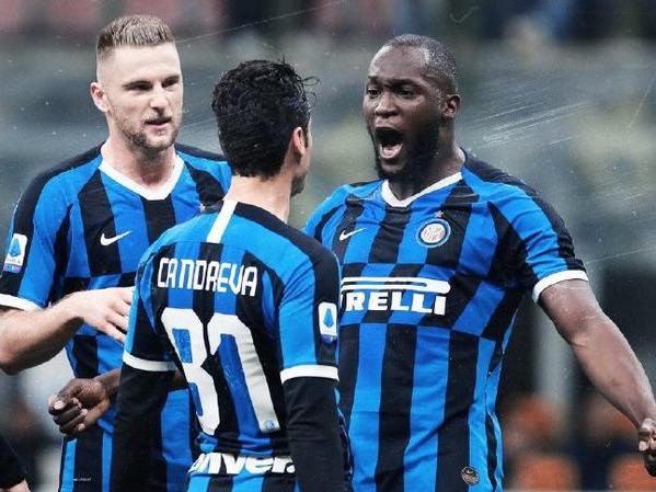  那不勒斯核心奥斯梅恩戴帽，助球队登顶意甲榜首