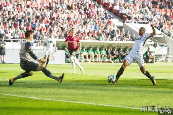  奥格斯堡防守反击战术奏效胜科隆