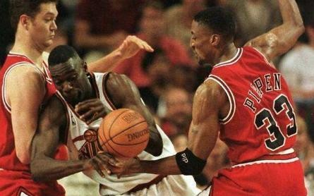 一竞技- 公牛队更衣室矛盾激化，管理层介入调解  